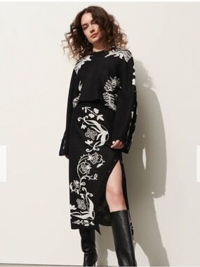 Figue angie black and white pattern button arm bell sleeve sweater size small